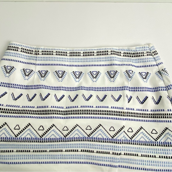 White House Black Market Aztec Pattern Embroidered Pencil Skirt Size 8 - Picture 5 of 8